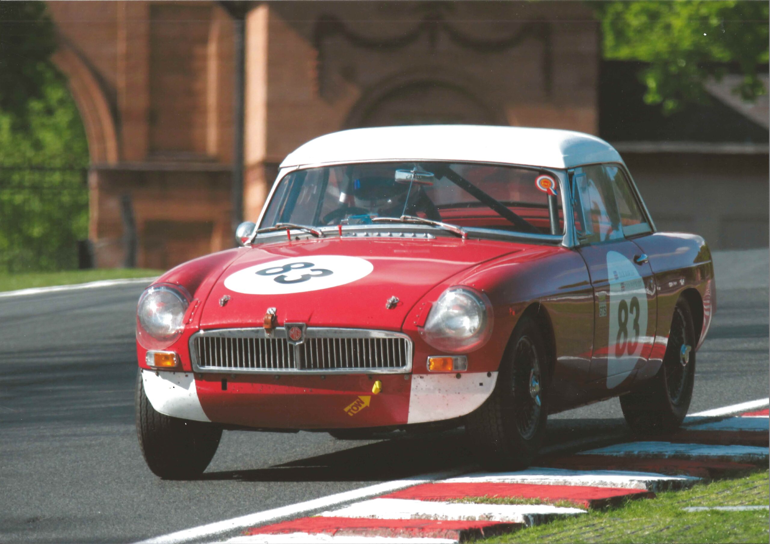 MG B Oulton Park - Bill Rawles Classic Cars